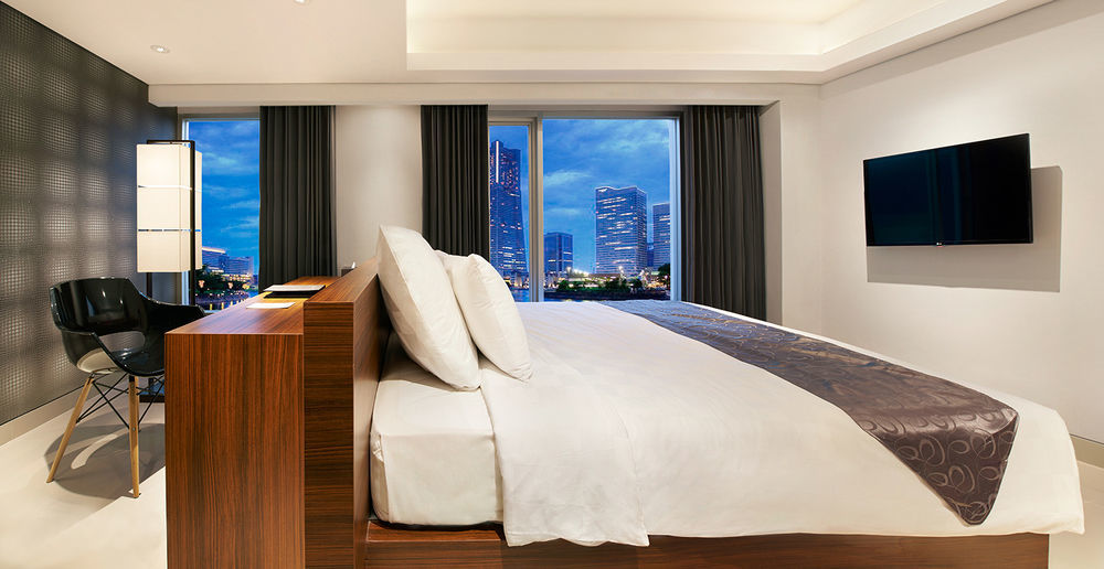 Crown Prince Hotel Surabaya Managed By Midtown Indonesia Exterior photo